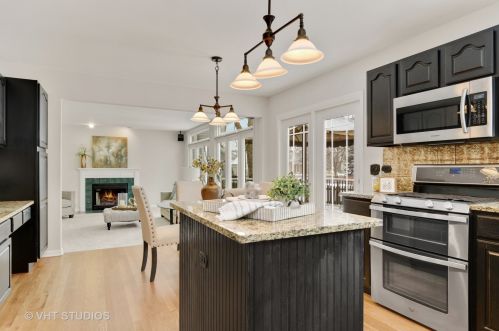 385 Aristocrat Dr, Lemont IL  60490-3189 exterior