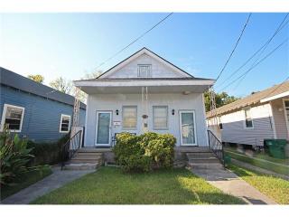 921 9th St, Gretna, LA 70053-6229