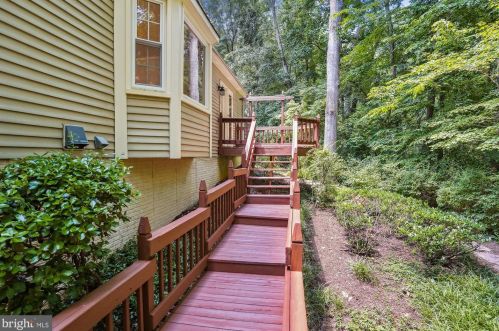 13015 Montpelier Ct, Woodbridge VA  22192-3356 exterior