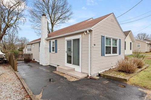 38 Whitecap Rd, Niantic, CT 06357-3326