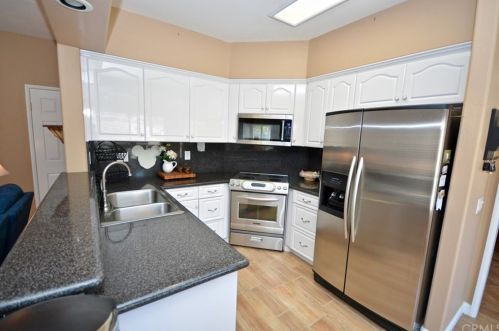 41799 Humber Dr, Temecula, CA 92591-3839