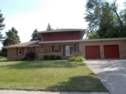 2123 Dover Rd, Waukegan, IL 60087-2122