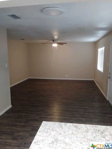 1120 King St, Seguin, TX 78155-3823