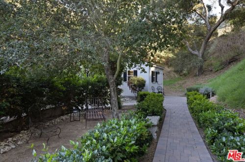 2480 Chevy Chase Dr, Glendale CA  91206-1845 exterior