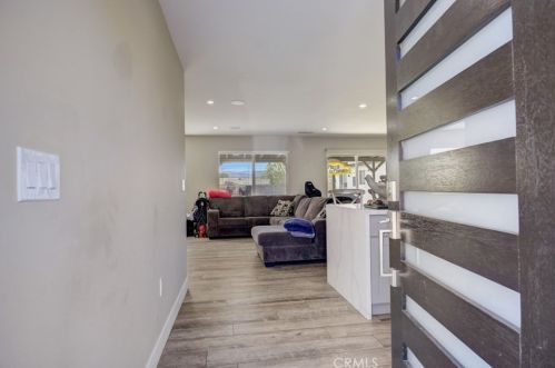 1518 Cochran St, Simi Valley CA 93065-2047 exterior