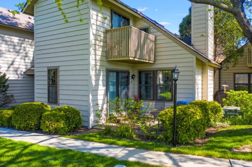647 Mitchell Ct, Gurnee, IL 60031-3141