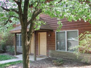 900 Hillside Dr, Blmgtn IN  47401-6535 exterior