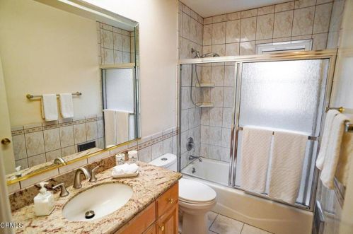 3951 Los Olivos Ln, Glendale CA 91214-1628 exterior