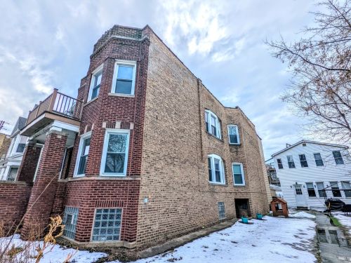 2053 Belle Plaine Ave, Chicago, IL 60618-3039