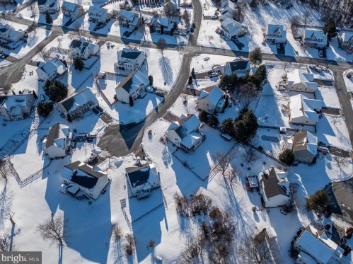 41 Cypress Point Ct, Charles Town WV  25414-3928 exterior