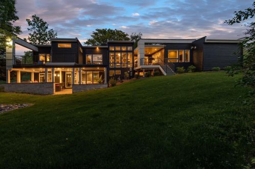 209 Westwood Dr, Minneapolis MN  55422-5260 exterior