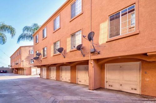 21828 Vermont Ave, Torrance CA  90502-2104 exterior