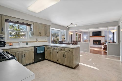 1112 Piccadilly Cir, Naperville, IL 60563-9212