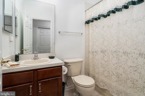 117 Meadowlark Dr, Trenton NJ  08690-3547 exterior