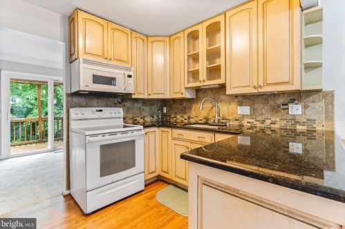 10014 Downeys Wood Ct, Springfield VA  22015-2730 exterior