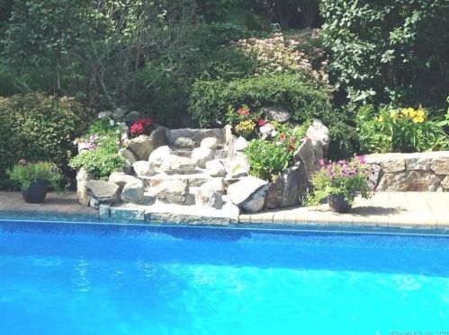 15 Singing Woods Rd, Norwalk, CT 06850-1225