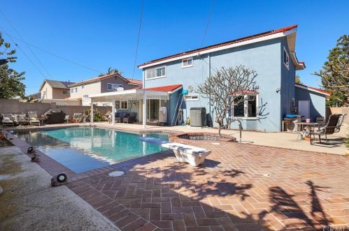 10250 Falcon Ave, Santa Ana, CA 92708-7455