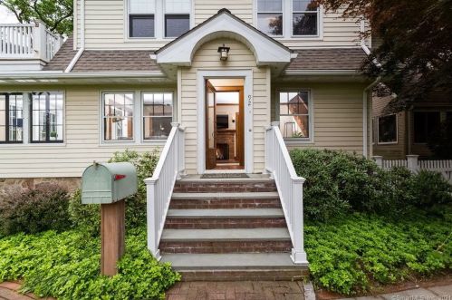92 Soundview Ave, Norwalk, CT 06854-3429