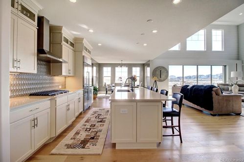 27701 Lakeview Dr, Aurora CO 80016 exterior