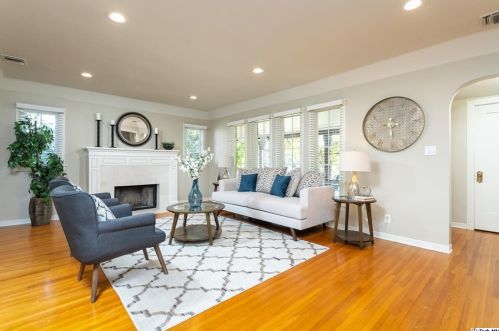 1357 Moncado Dr, Glendale CA  91207-1831 exterior