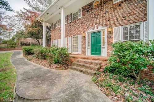 5596 Sequoia Dr, Forest Park, GA 30297-4042