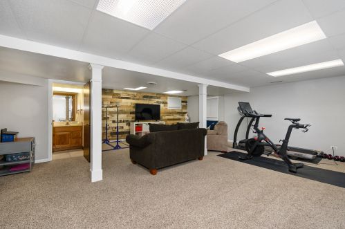 1217 Dogwood Ln, Carol Stream IL  60188-3322 exterior