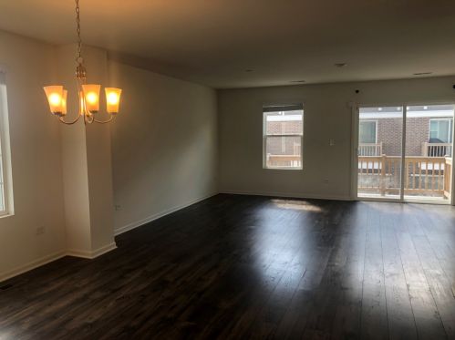 904 Bradford Dr, Naperville IL  60563-4039 exterior