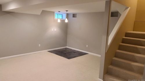 134 Oak Ridge Dr, Windsor Locks CT  06096-2658 exterior