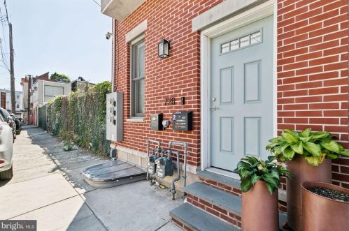 728 Daly St, Philadelphia, PA 19148-3248
