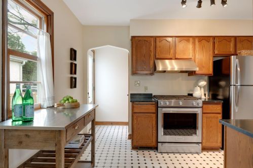 879 Hoyt Ave, Saint Paul MN  55106-1042 exterior