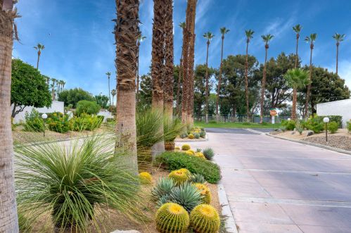 2385 Casitas Way, Palm Springs, CA 92264-8219