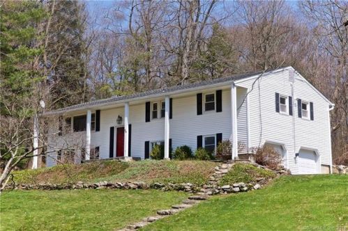 20 Grey Holw Rd, Norwalk CT  06850-1305 exterior