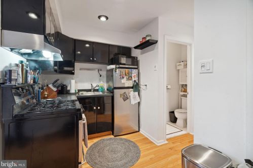 620 19 St, Philadelphia PA  19146-1439 exterior