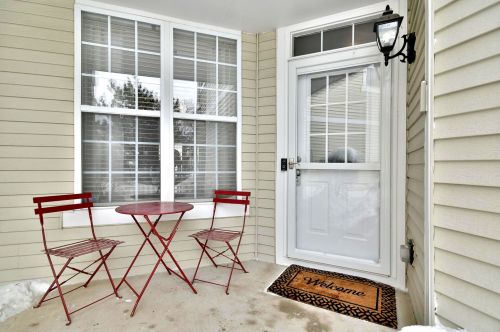 984 Sheridan Cir, Naperville, IL 60563-4230