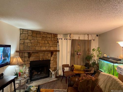 1871 Pitkin Cir, Aurora, CO 80017-6232