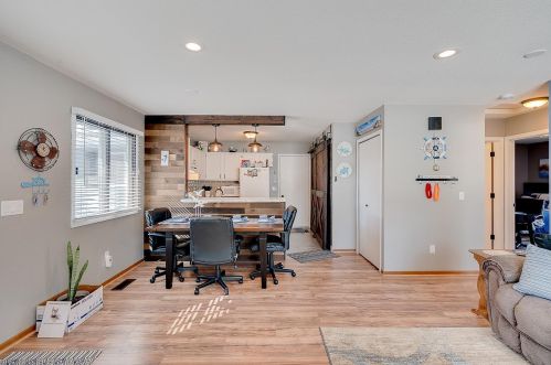 5983 Dellwood Ave, Saint Paul MN  55126-8451 exterior