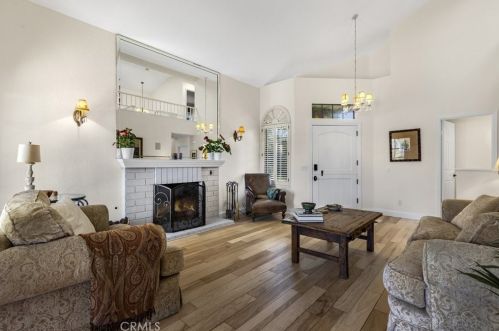 814 Links Vw Dr, Simi Valley CA 93065-6654 exterior