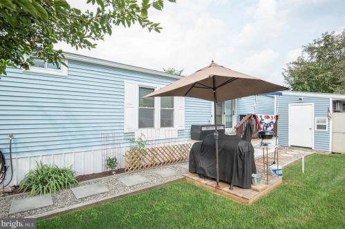 115 Dovefield Dr, Lancaster PA  17603-4687 exterior