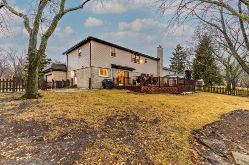 1020 Summit Dr, Bannockburn IL  60015-1823 exterior