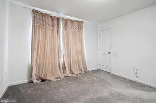 1009 Glen View Dr, York PA  17403-9680 exterior