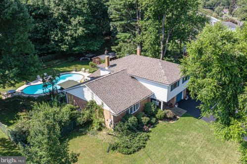 62 Christopher Dr, Southampton, PA 18966-2015