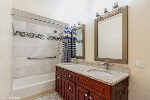 7137 Niles Ave, Niles IL  60714-2121 exterior