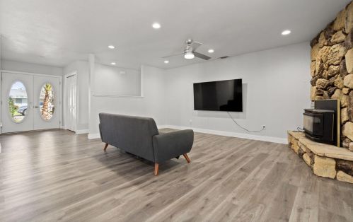 8716 Lodestone Cir, Elk Grove CA  95624-2520 exterior
