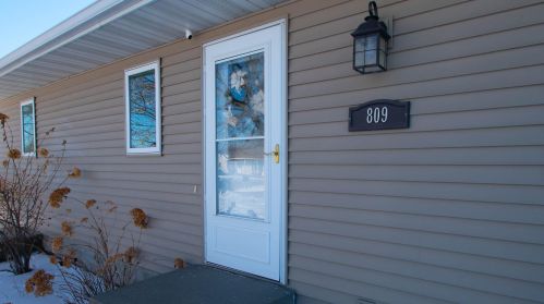 809 10th St, Sauk Centre, MN 56378-1738