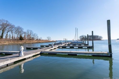 12 Splitrock Rd, Norwalk CT  06854-4713 exterior