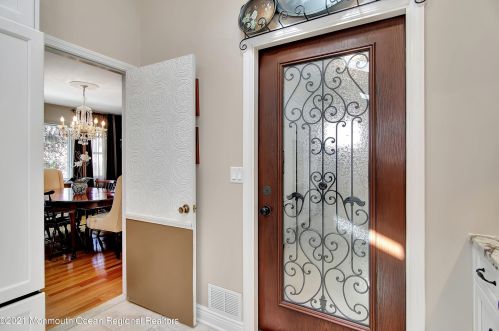 9 Fox Hill Rd, Middletown NJ exterior