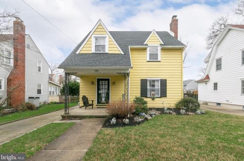 320 Chestnut St, Tavistock, NJ 08033-1817