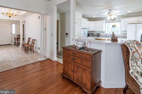 2 Birchwood Ct, Princeton NJ  08540-5041 exterior