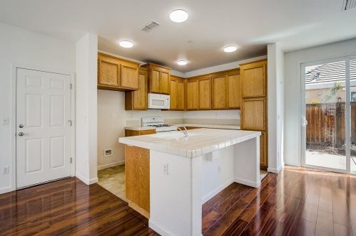 8856 Napton Way, Elk Grove, CA 95624-5226