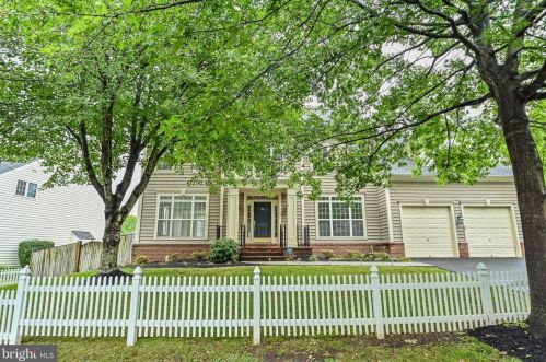 16664 Leocrie Pl, Woodbridge, VA 22191-4526